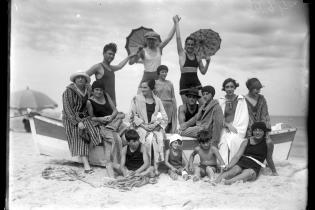 S.i. Balneario Atlántida, durante una excursión organizada por la Oficina de Propaganda e Informaciones de la Intendencia de Montevideo. Año 1928