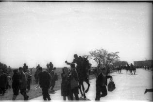 Represión durante la despedida del Encargado de Negocios de Cuba, expulsado del país luego de la ruptura de relaciones diplomáticas entre Uruguay y Cuba. Aeropuerto de Carrasco. 12 de setiembre de 1964