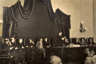 José E. Rodó presidiendo el Círculo de la Prensa. Ateneo de Montevideo. Año 1909