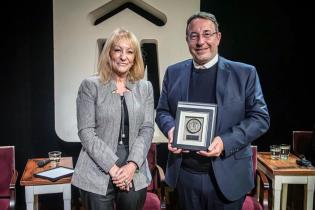 Declaración de Visitante Ilustre a Achim Steiner en la sala Delmira Agustini