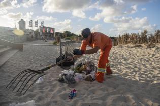 Limpieza de las playas por fiesta de Yemanjá Limpieza de las playas por fiesta de Yemanjá