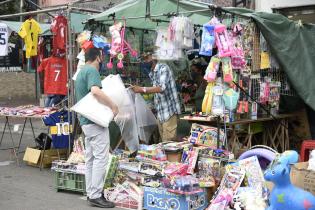 Entrega de bolsas para feriantes de Vía Blanca Entrega de bolsas para feriantes de Vía Blanca