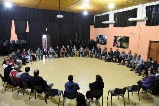 Reunión con vecinos de Flor de Maroñas en el complejo SACUDE Reunión con vecinos de Flor de Maroñas en el complejo SACUDE