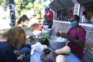 Olla popular en barrio Lavalleja