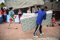  Donación de colchones en barrio Antares en apoyo a las familias damnificadas por las inundaciones