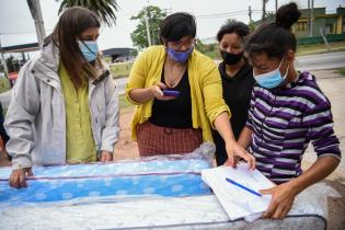 Donación de colchones en barrio Antares en apoyo a las familias damnificadas por las inundaciones Donación de colchones en barrio Antares en apoyo a las familias damnificadas por las inundaciones