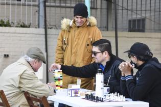 Peatonal barrial en el barrio Sur