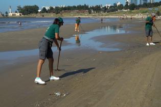 Limpieza de playas por fiesta de Iemanjá Limpieza de playas por fiesta de Iemanjá