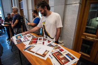 Diálogo del equipo artístico de La bella Helena con el  público y la prensa en el teatro Solís