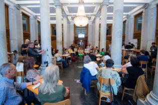 Diálogo del equipo artístico de La bella Helena con el  público y la prensa en el teatro Solís