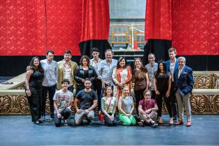 Diálogo del equipo artístico de La bella Helena con el público y la prensa en el teatro Solís Diálogo del equipo artístico de La bella Helena con el público y la prensa en el teatro Solís