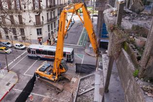 Demolición de edificio en la calle San José y Florida