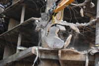 Demolición de edificio en la calle San José y Florida