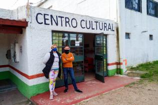 Donación de libros al Centro Cultural del Club Juventud Melilla