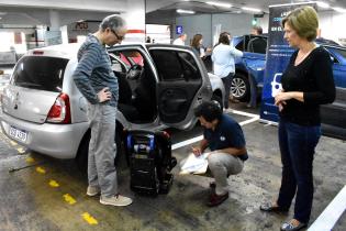 SEGURIDAD VIAL  ACU Chequeo y Asesoramiento de Sillas y Booters en los Vehiculos