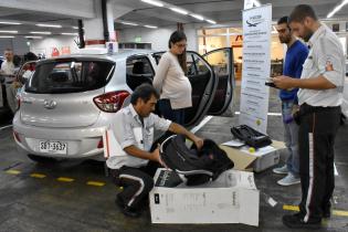 SEGURIDAD VIAL  ACU Chequeo y Asesoramiento de Sillas y Booters en los Vehiculos