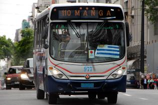 Ómnibus en Avenida 18 de julio