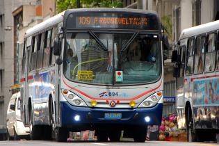 Ómnibus en Avenida 18 de julio