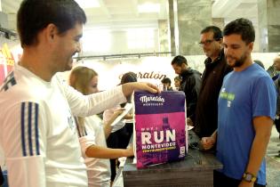 Entrega de kits. Maratón Montevideo 2017.