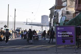 Peatonal barrial en el barrio Sur