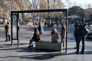 Parada de omnibus refugio peatonal