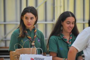 Clasificación de donaciones de campaña Tu ayuda es útil en el Espacio Modelo Clasificación de donaciones de campaña Tu ayuda es útil en el Espacio Modelo