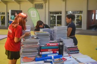Clasificación de donaciones de campaña Tu ayuda es útil en el Espacio Modelo Clasificación de donaciones de campaña Tu ayuda es útil en el Espacio Modelo