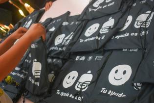 Clasificación de donaciones de campaña Tu ayuda es útil en el Espacio Modelo Clasificación de donaciones de campaña Tu ayuda es útil en el Espacio Modelo