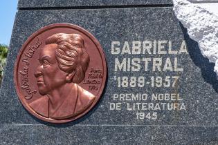 Colocación Medallón Gabriela Mistral Colocación Medallón Gabriela Mistral