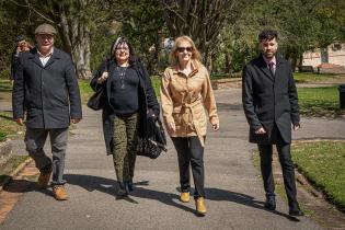 Reposición de placa de la comunidad Armenia en el Jardín Botánico