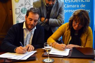 Firma Convenio Parlamento de Niñas Niños y Adolescentes Firma Convenio Parlamento de Niñas Niños y Adolescentes