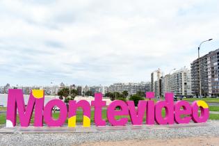 Letras Montevideo Tropical en Kibon