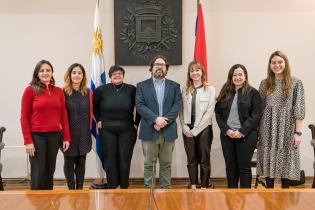 Mauricio Zunino (i) y Virginia Cardozo en reunión con representantes de Vital Strategies Mauricio Zunino (i) y Virginia Cardozo en reunión con representantes de Vital Strategies