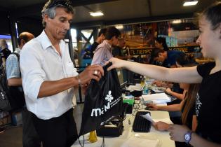 Entrega de Kits San Felipe y Santiago Mercado Agricola de Montevideo