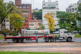 Instalación de las estatuas Confucio y Lao Tse en parque Batlle