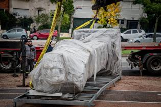 Instalación de las estatuas Confucio y Lao Tse en parque Batlle Instalación de las estatuas Confucio y Lao Tse en parque Batlle