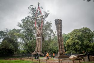 Instalación de las estatuas Confucio y Lao Tse en parque Batlle