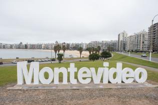 Cartel Montevideo en Kibón Cartel Montevideo en Kibón