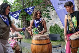 Lanzamiento puntos violetas