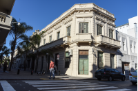 Refacción de fachadas en calle Pérez Castellano