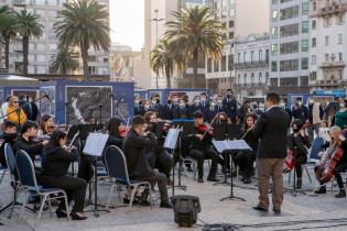 Orquesta juvenil en Plaza Independencia