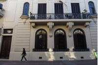 Refacción de fachadas en calle Pérez Castellano