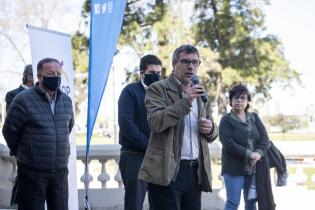 Entrega de certificados de capacitación a cuidaparques