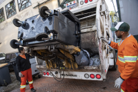 Operativo de limpieza con camiones en Semana Criolla 2022