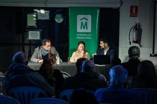 Reunión con vecinas y vecinos por obras en veredas de la avenida 8 de Octubre Reunión con vecinas y vecinos por obras en veredas de la avenida 8 de Octubre
