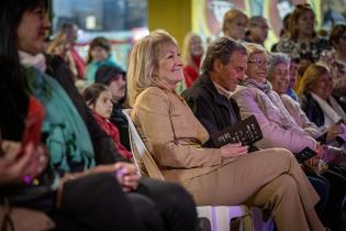 Intendenta Carolina Cosse participa de los festejos del 180 aniversario del Pueblo Victoria Intendenta Carolina Cosse participa de los festejos del 180 aniversario del Pueblo Victoria