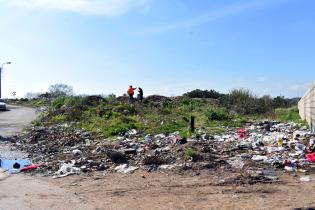 Erradicación de basural en José Batlle y Ordóñez y Privada 