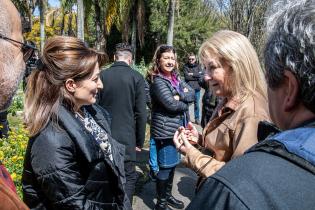 Reposición de placa de la comunidad Armenia en el Jardín Botánico