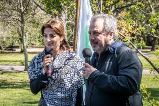 Reposición de placa de la comunidad Armenia en el Jardín Botánico