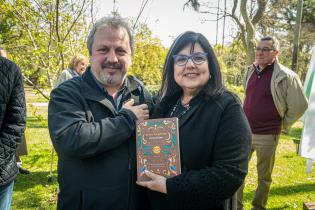 Reposición de placa de la comunidad Armenia en el Jardín Botánico Reposición de placa de la comunidad Armenia en el Jardín Botánico